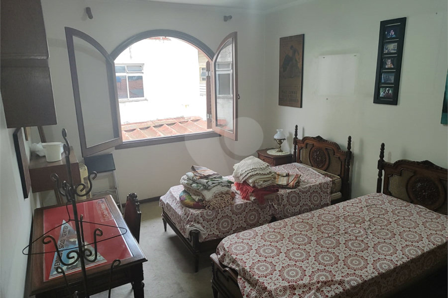 Casa à venda com 4 quartos, sendo 2 suítes, no condomínio Chácara das Rosas, São Paulo - SP
