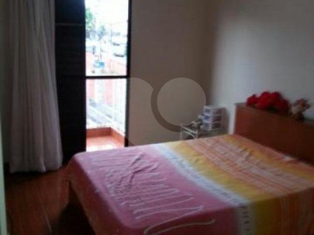 Sobrado à venda com 3 quartos, sendo 1 suíte,  em Parque Vitória, São Paulo, SP