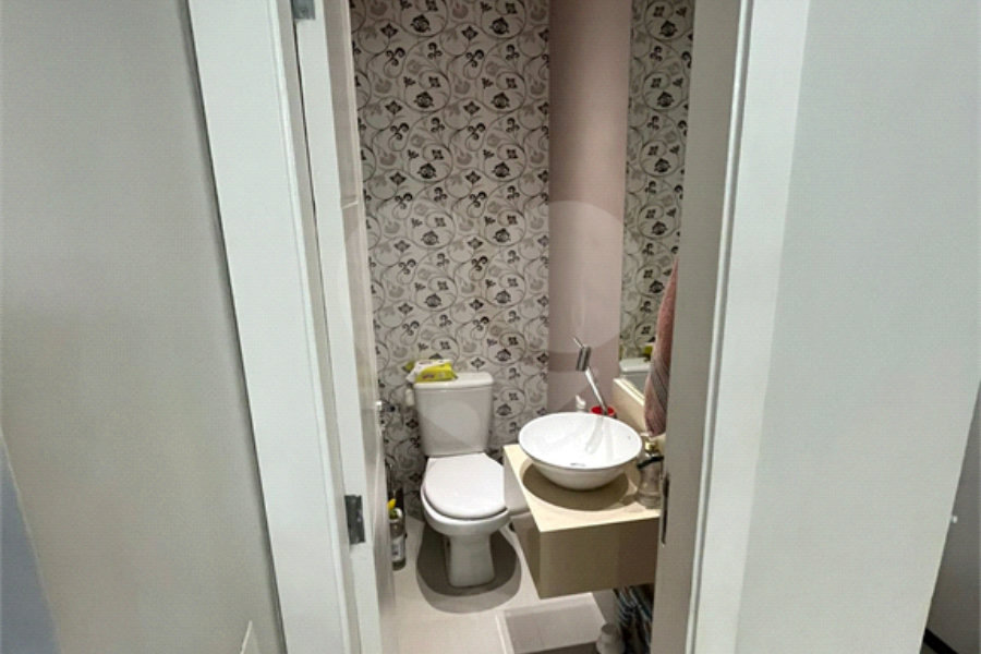 Casa à venda com 3 quartos, sendo 1 suíte, no condomínio Vila Siqueira, São Paulo - SP