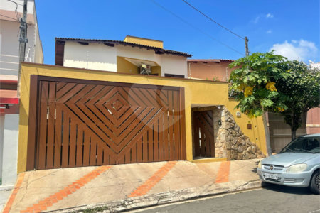 Sobrado à venda com 3 quartos, sendo 1 suíte, em Jardim Regina, Indaiatuba, SP