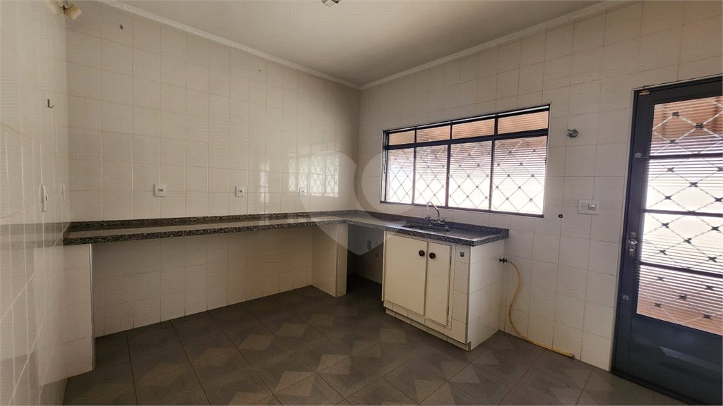 Casa à venda com 3 quartos, sendo 2 suítes, em Jardim Europa (vila Xavier), Araraquara, SP