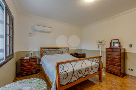 Sobrado à venda com 4 quartos, sendo 1 suíte, em Alto da Boa Vista, São Paulo, SP
