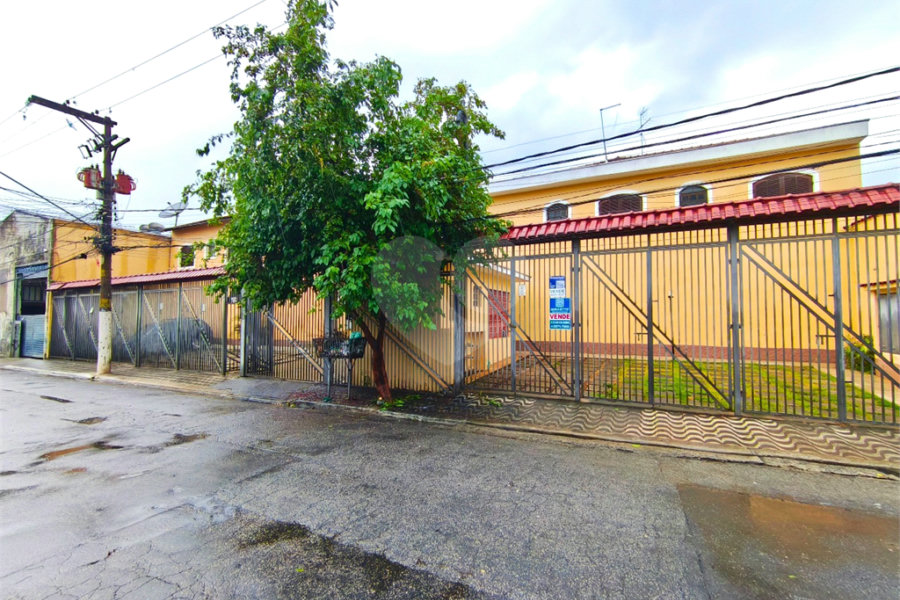 Casa à venda com 3 quartos, sendo 1 suíte, no condomínio Res Crisciúma, São Paulo - SP