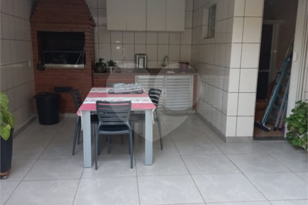 Sobrado à venda com 3 quartos em Jardim Marisa, São Paulo, SP