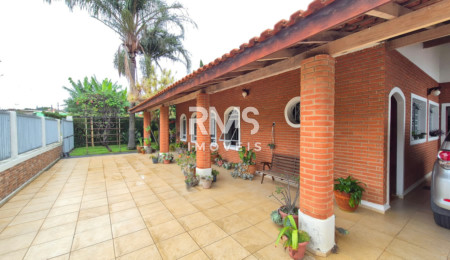 Casa à venda com 4 quartos, sendo 1 suíte,  em Villarejo Sopé da Serra (Vilarejo), Cabreúva, SP