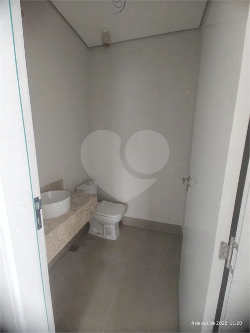Casa exclusiva em Atibaia de alto padrão com 3 suítes, piscina, espaço gourmet, condomínio fechado, aceita financiamento