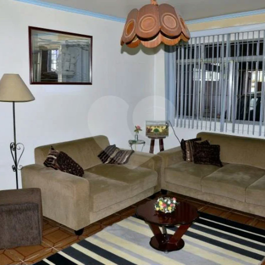 Sobrado na Saúde (2 casas c/2 quartos cada uma/entradas separadas)