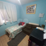 Casa Térrea com 3 dormitórios, sendo 1 suíte.