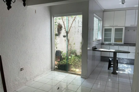 Sobrado com 4 dormitórios, 2 suítes, closet, varandas, escritório, jardim de inverno, espaço gourmet com churrasqueira e fogão a lenha e 3 vagas.