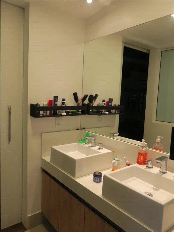Sobrado à venda com 5 quartos, sendo 4 suítes, em Jardim Panorama, São Paulo, SP