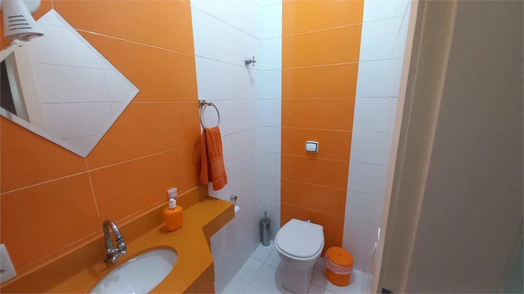 Sobrado à venda com 3 quartos, sendo 1 suíte,  em Vila Gomes, São Paulo, SP