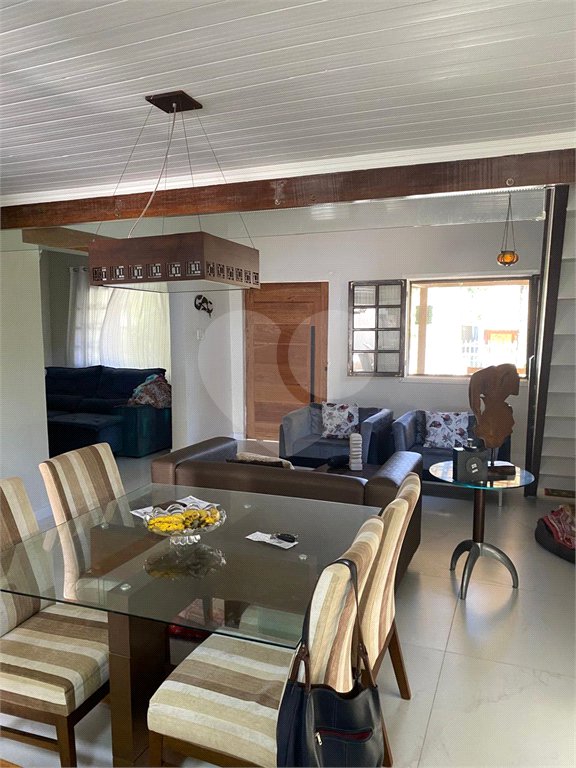 Casa em condomínio à venda com 3 quartos, sendo 2 suítes, em Caravelas, Armação dos Búzios, RJ
