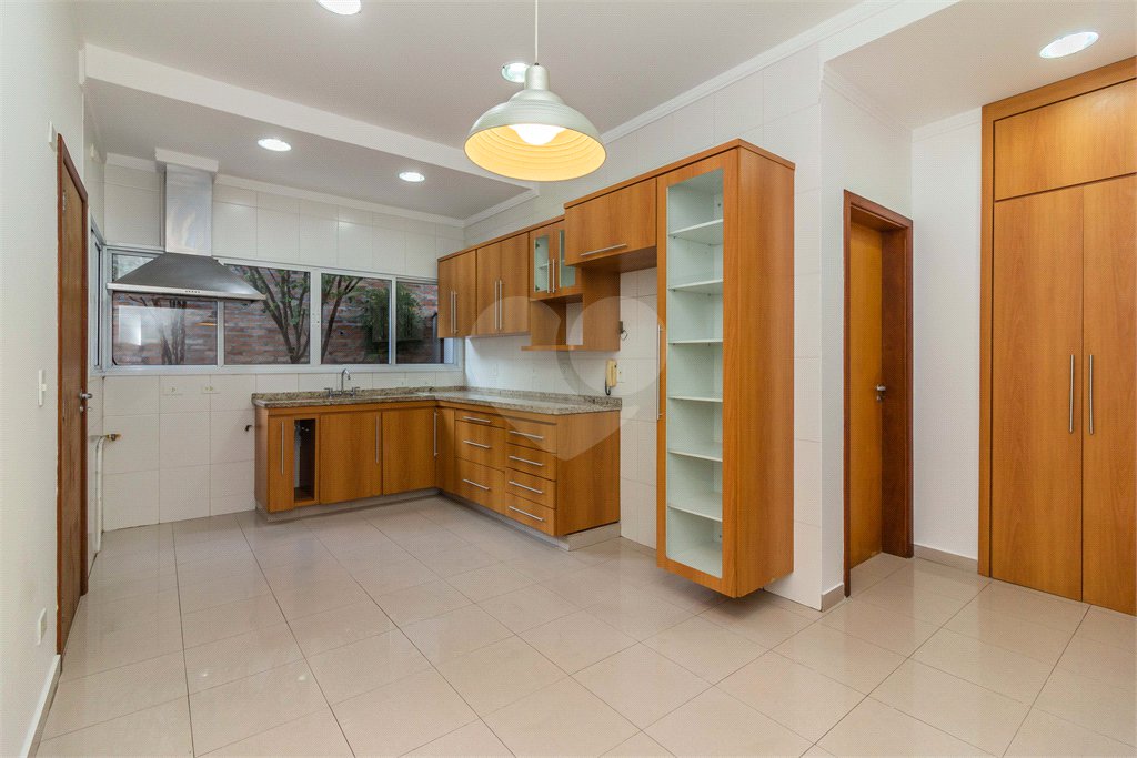 Sobrado à venda com 4 quartos, sendo 3 suítes,  em Tremembé, São Paulo, SP