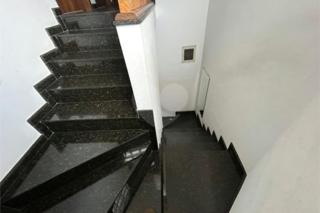 Sobrado à venda com 5 quartos, sendo 1 suíte, em Jardim Marisa, São Paulo, SP