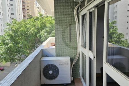 Apartamento à venda com 3 quartos, sendo 1 suíte,  em Itaim Bibi, São Paulo, SP