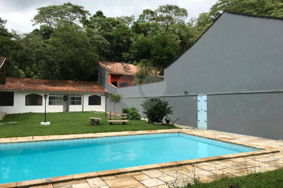 Casa à venda com 4 suítes no condomínio Alpes da Cantareira, Mairiporã - SP