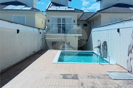 Casa à venda com 3 suítes no condomínio Residencial Jd. Floresta, São Paulo - SP