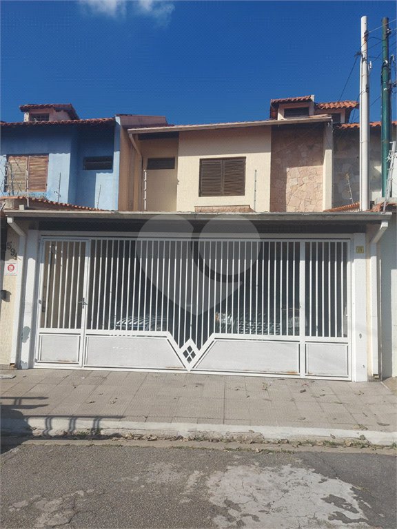 Sobrado à venda com 3 quartos, sendo 1 suíte,  em Vila Lavínia, Mogi das Cruzes, SP