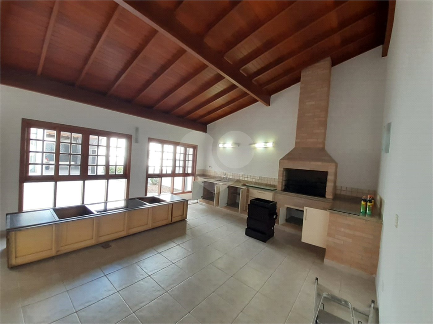 Sobrado à venda com 4 quartos, sendo 2 suítes,  em Tremembé, São Paulo, SP