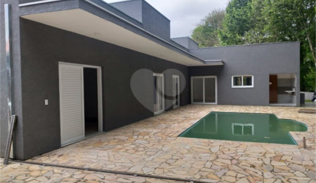 Casa à venda com 2 quartos, sendo 1 suíte,  no condomínio Figueira Garden, Atibaia - SP
