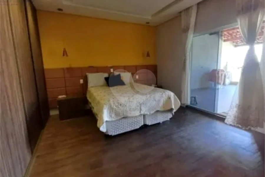 Sobrado à venda com 4 quartos, sendo 1 suíte, em Jaraguá, São Paulo, SP