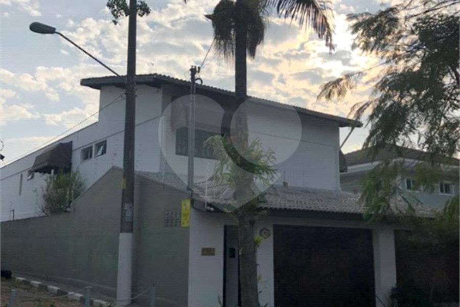 Sobrado à venda com 5 quartos, sendo 3 suítes, em Tremembé, São Paulo, SP