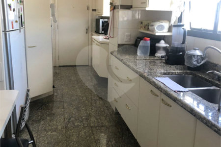 Apartamento na Região do Anália Franco Próximo ao Shopping com 3 Dormitórios sendo 1 Suíte e 2 Vagas de Garagem