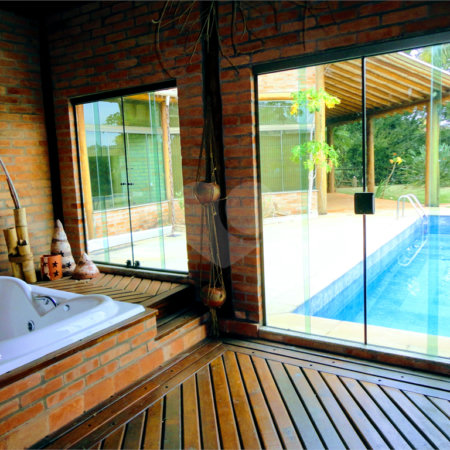 Casa à venda com 4 suítes no condomínio Estância Marambaia, Vinhedo - SP