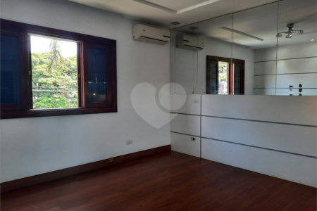 Sobrado à venda com 3 quartos, sendo 1 suíte, em City Campo Grande, São Paulo, SP