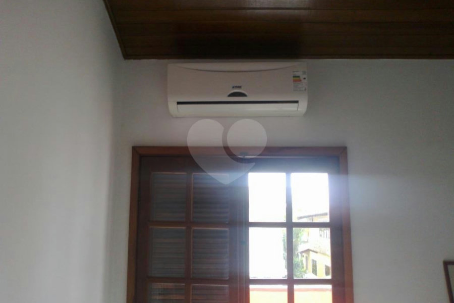 Sobrado à venda com 5 suítes em Enseada, Bertioga, SP