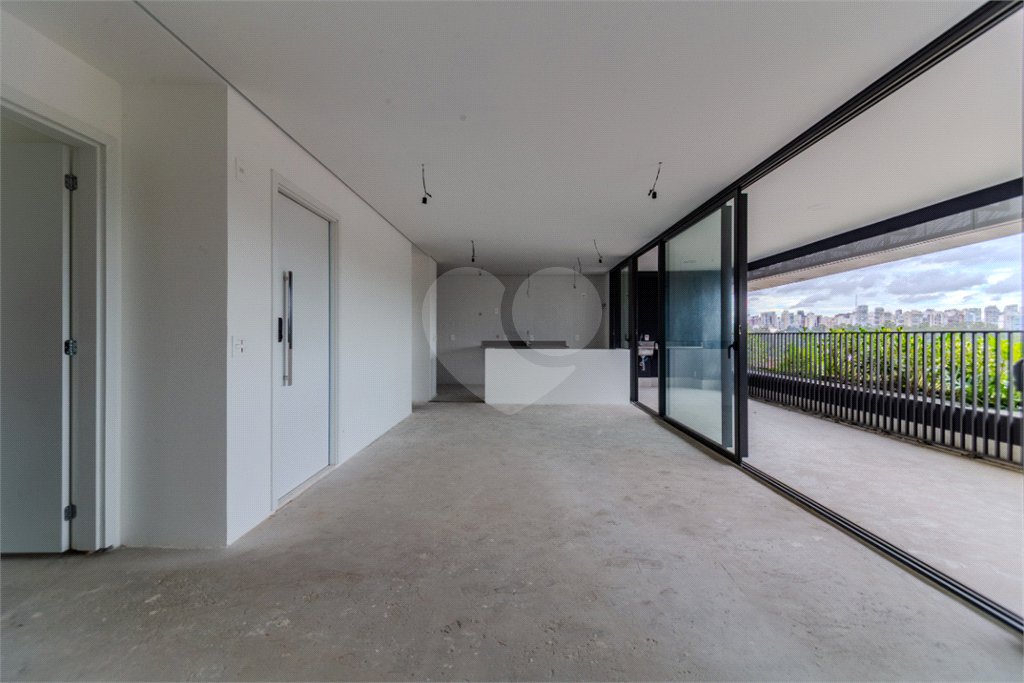 Apartamento à venda com 3 suítes em Vila Nova Conceição, São Paulo, SP