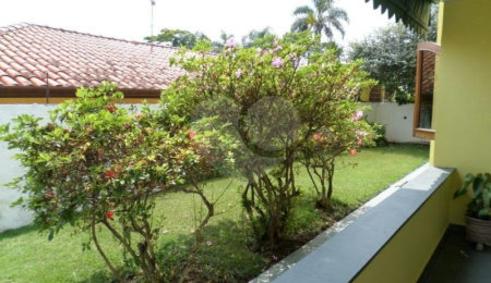 Sobrado à venda com 4 quartos, sendo 2 suítes,  em Interlagos, São Paulo, SP
