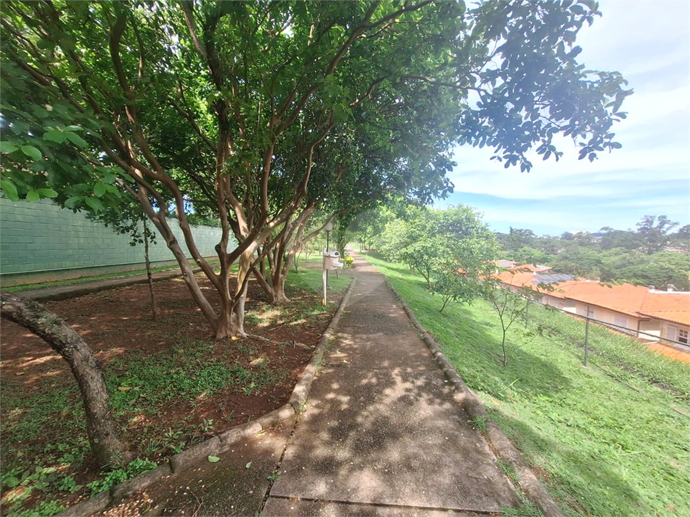 Casa à venda com 5 quartos, sendo 3 suítes,  no condomínio Vila Panamericana, São Paulo - SP