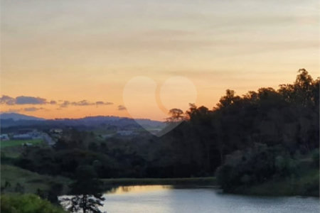 Terreno à venda no condomínio Lago Dourado, Jacareí - SP