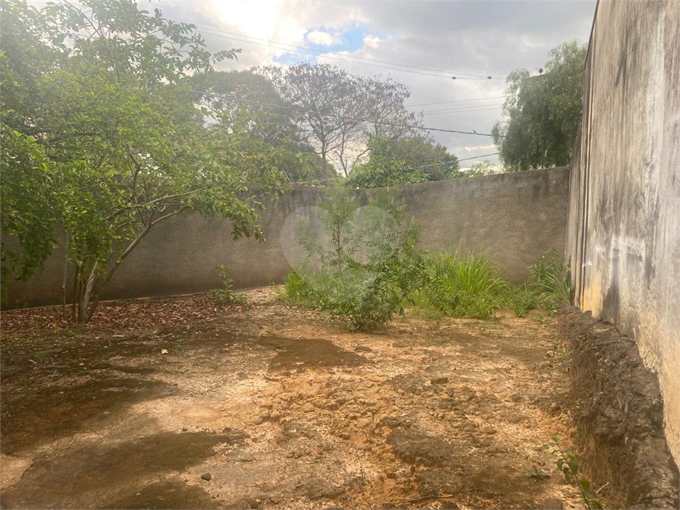 Sobrado à venda ou para alugar com 3 quartos, sendo 1 suíte, no Centro, Salto, SP