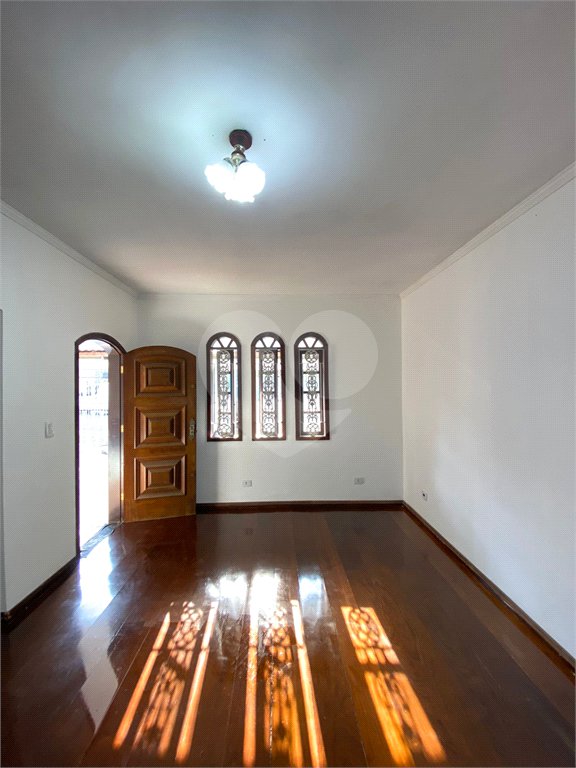 Sobrado à venda com 4 quartos, sendo 1 suíte, em Jardim Medina, Poá, SP