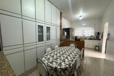 Casa à venda com 4 quartos, sendo 1 suíte,  em Vila Galvão, Guarulhos, SP