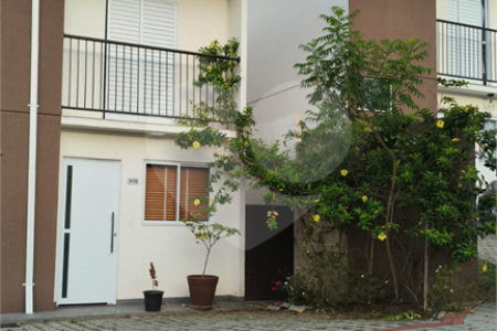 Casa à venda com 2 quartos no condomínio Faggion, Suzano - SP