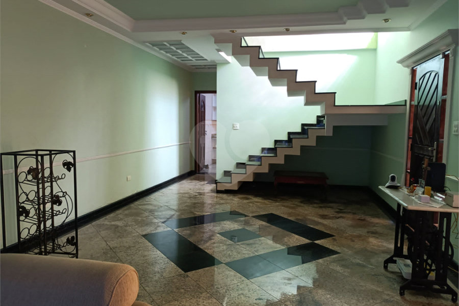 Sobrado à venda com 3 quartos, sendo 1 suíte, em Vila Paiva, São Paulo, SP