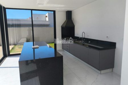 Casa à venda com 4 suítes no condomínio Shambala 2, Atibaia - SP
