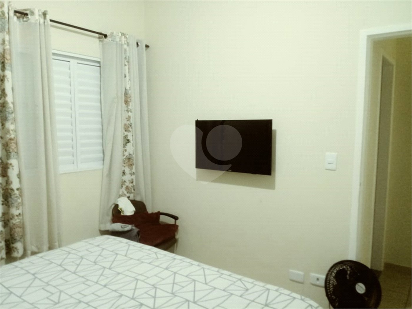 Casa à venda com 2 quartos, sendo 1 suíte, no condomínio Jardim Débora, Poá - SP
