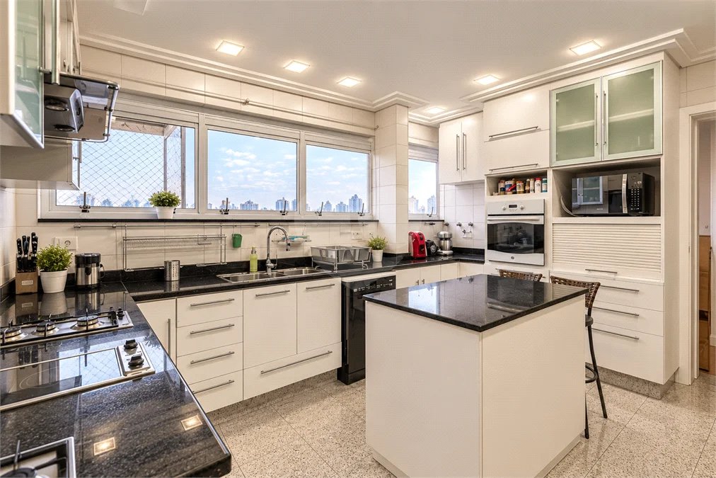 Apartamento mobiliado para locação em Moema | 275 m² | 3 suítes | 4 vagas