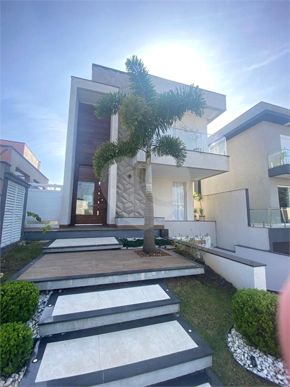 Casa à venda com 4 quartos, sendo 3 suítes, no condomínio Brisa 1, Mogi das Cruzes - SP