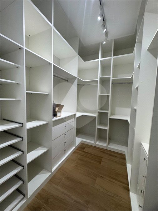 Casa à venda com 3 quartos, sendo 1 suíte, no condomínio Cond Laguna, Indaiatuba - SP