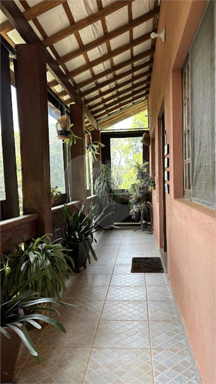 Casa à venda com 3 quartos, sendo 2 suítes, no condomínio Loteamento Haras El Passo, Mairiporã - SP