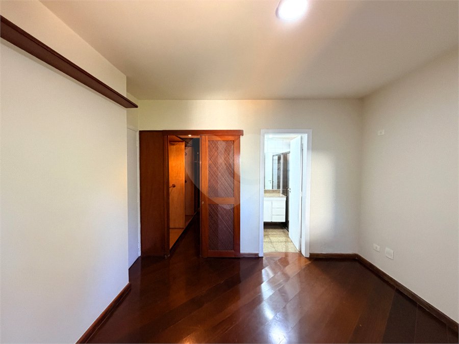 Apartamento à venda com 3 quartos, sendo 1 suíte, em Alto da Boa Vista, São Paulo, SP