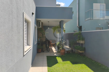 Casa à venda com 3 quartos, sendo 1 suíte, no condomínio Ibi Aram 1, Itupeva - SP