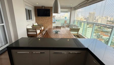 Apartamento à venda com 3 quartos, sendo 1 suíte,  em Mooca, São Paulo, SP