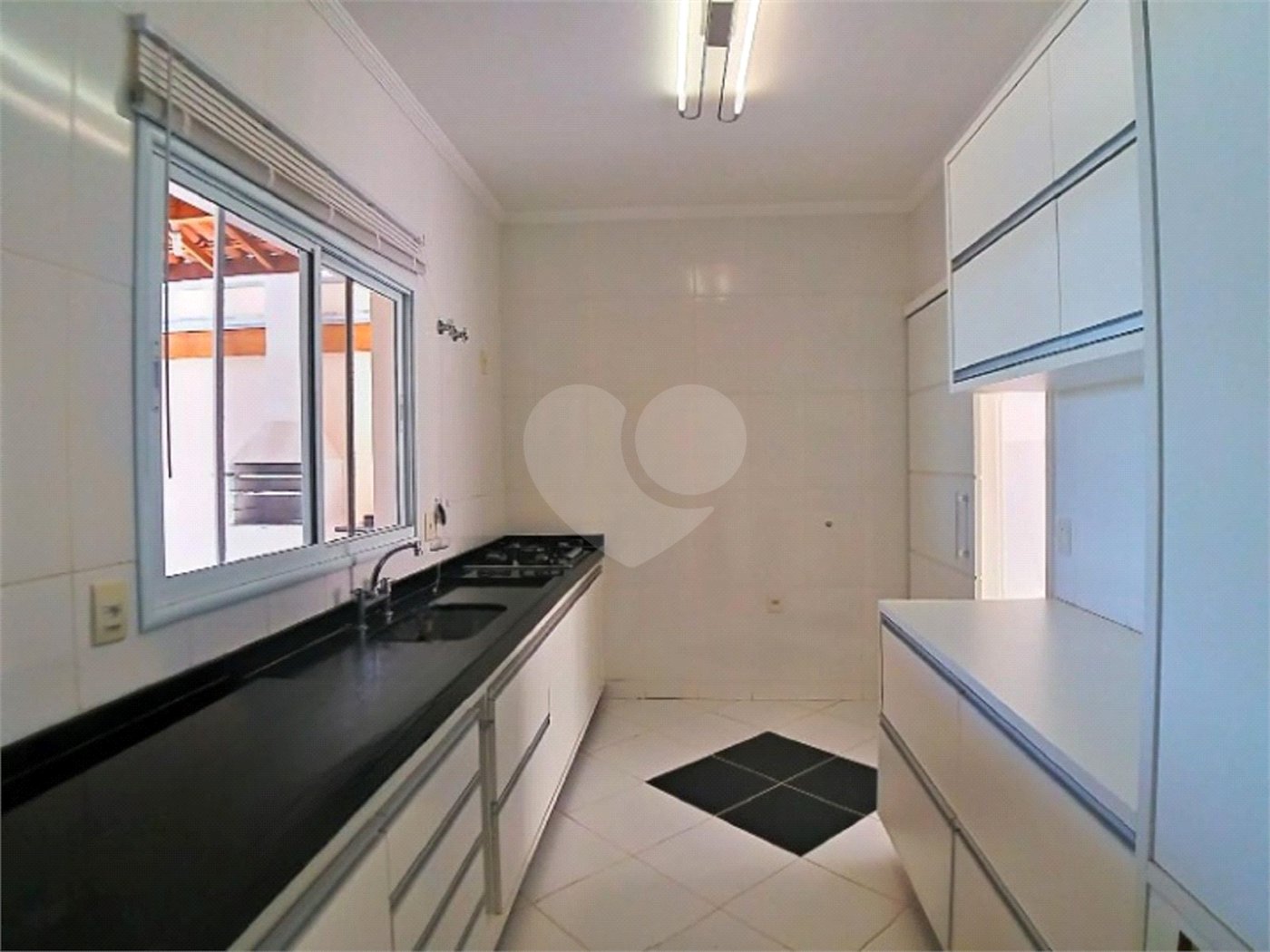 Casa à venda com 3 suítes no condomínio Terras de São Francisco, Vinhedo - SP