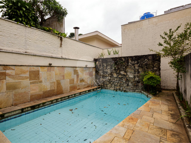 Casa de Vila para alugar com 4 quartos, sendo 1 suíte,  em Granja Julieta, São Paulo, SP